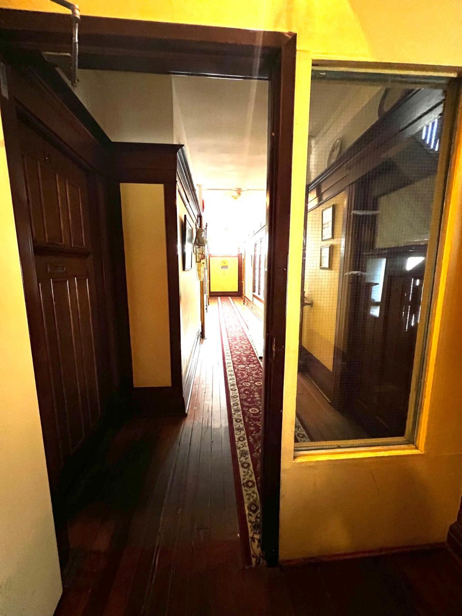 Arundel Mansions Hotel New Westminster Ngoại thất bức ảnh
